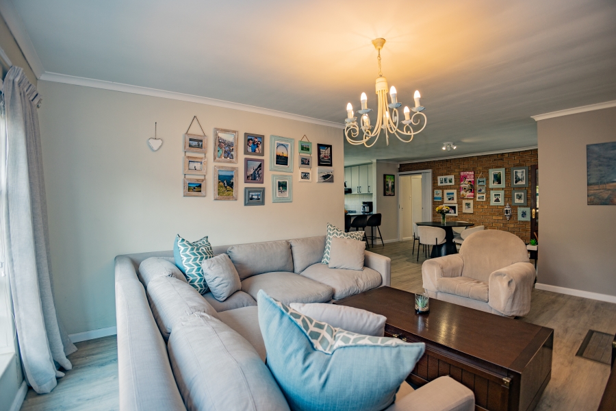 4 Bedroom Property for Sale in Kenridge Heights Western Cape